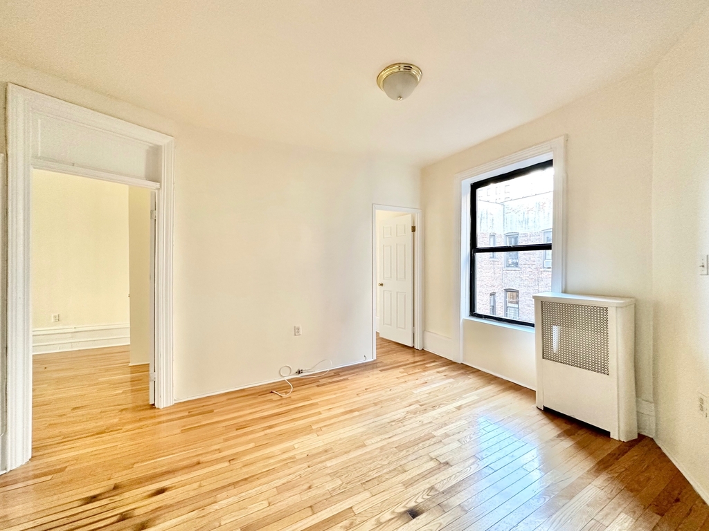 15 Wadsworth Avenue - Photo 1