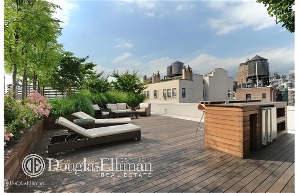 133 W 22nd St - Photo 6