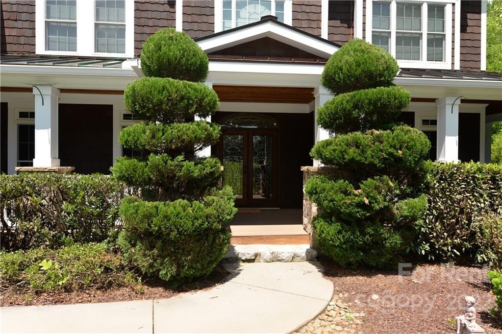 7098 Wateredge Drive - Photo 2