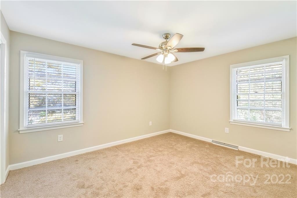 6326 Farmingdale Drive - Photo 16