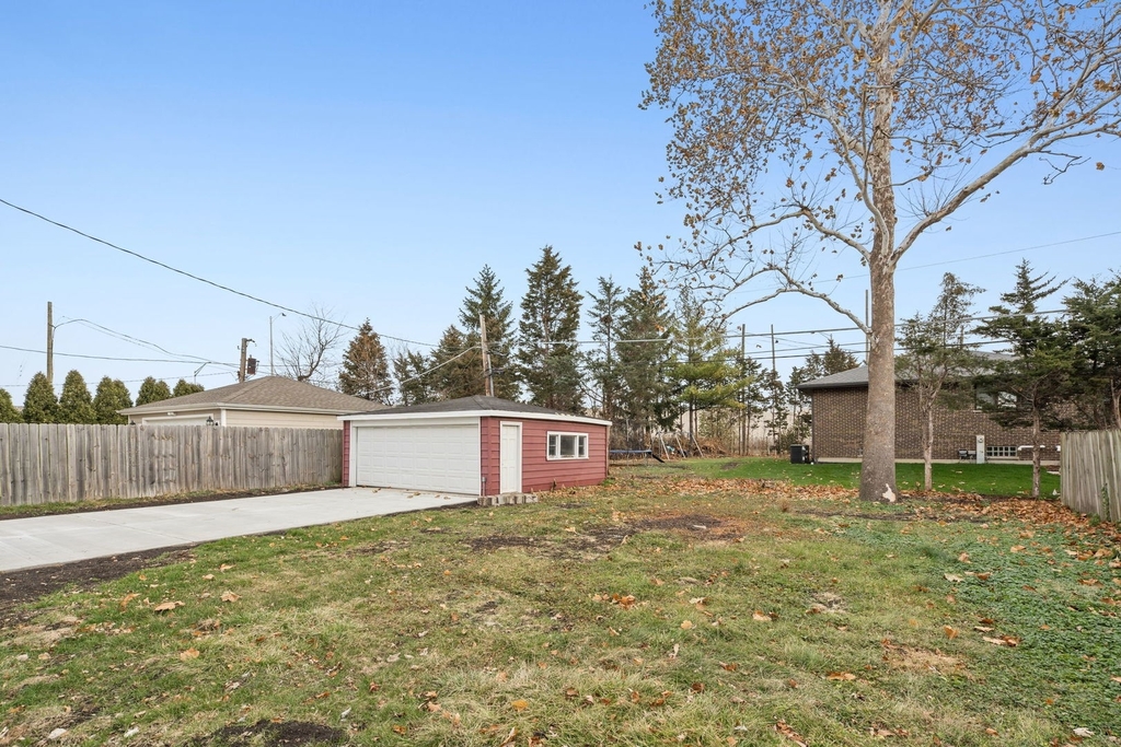 811 Justina Street - Photo 18