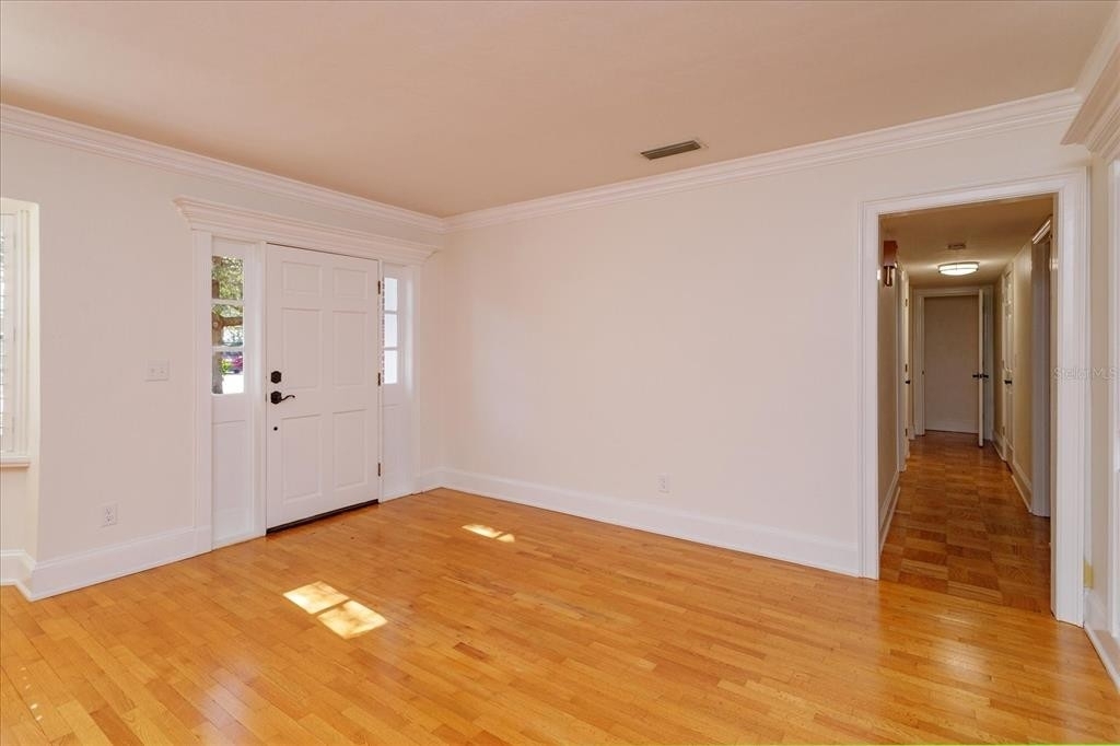 1725 Pine Avenue - Photo 2