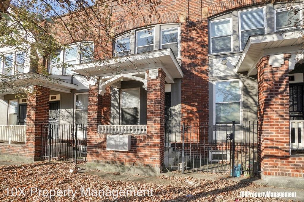 373 Gilbert St - Photo 3