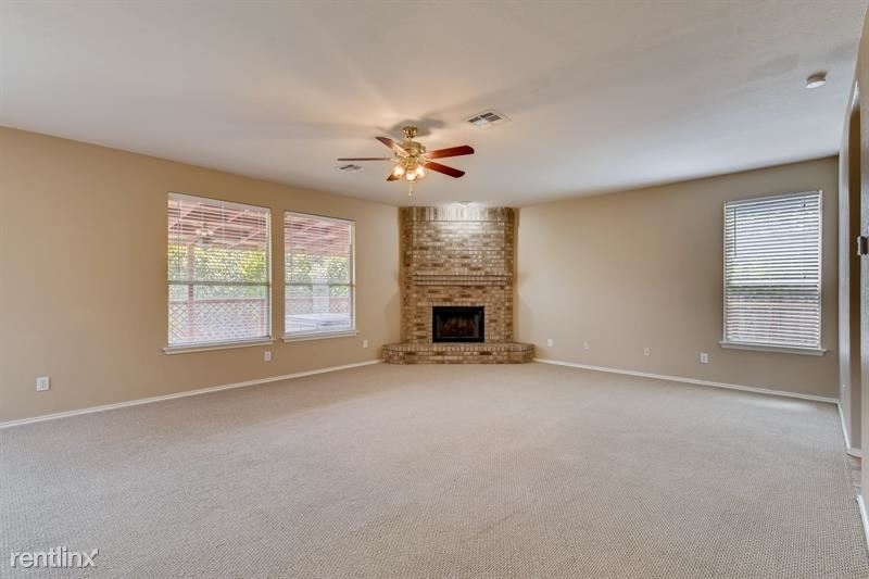 426 Dandelion Bend - Photo 1