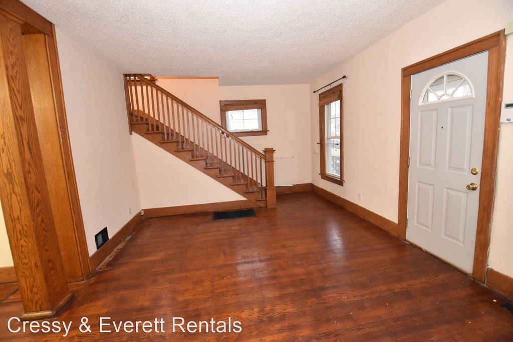 1327 Corby Boulevard - Photo 2