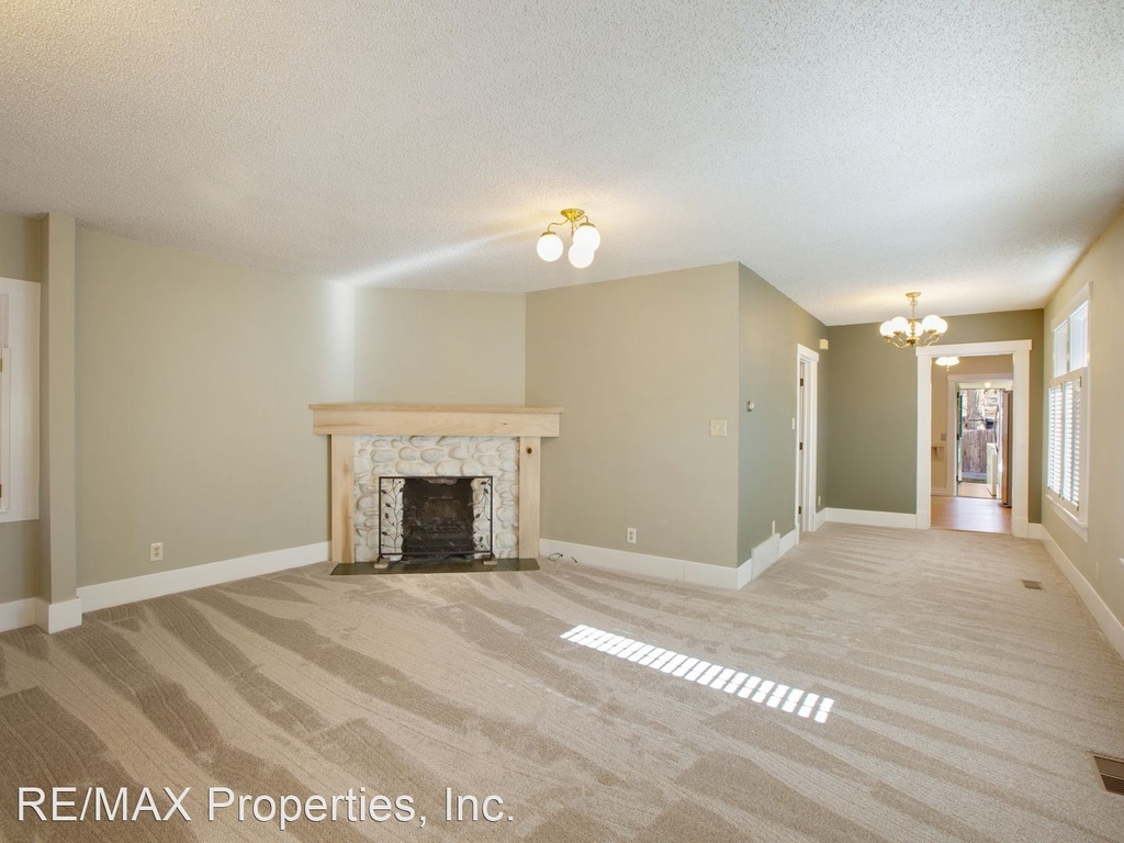 1825 Woodburn Dr - Photo 3