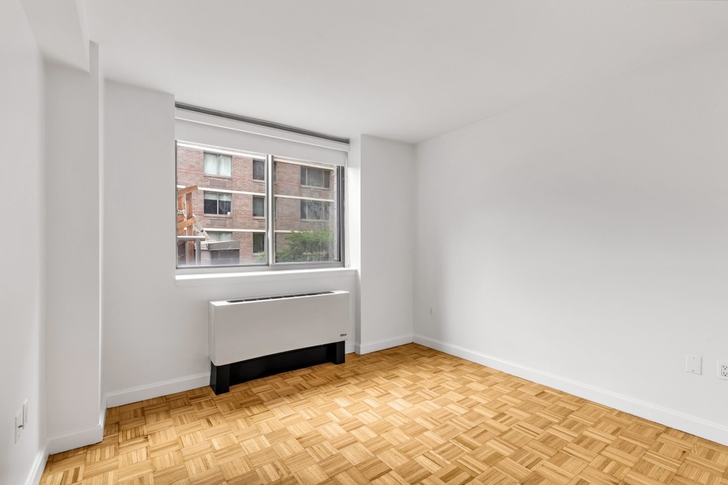 360 West 43rd Street - Photo 5