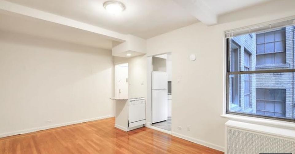 301 East 38th Street - Photo 3