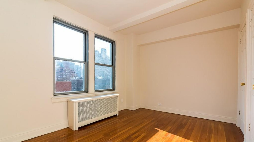 301 East 38th Street - Photo 1