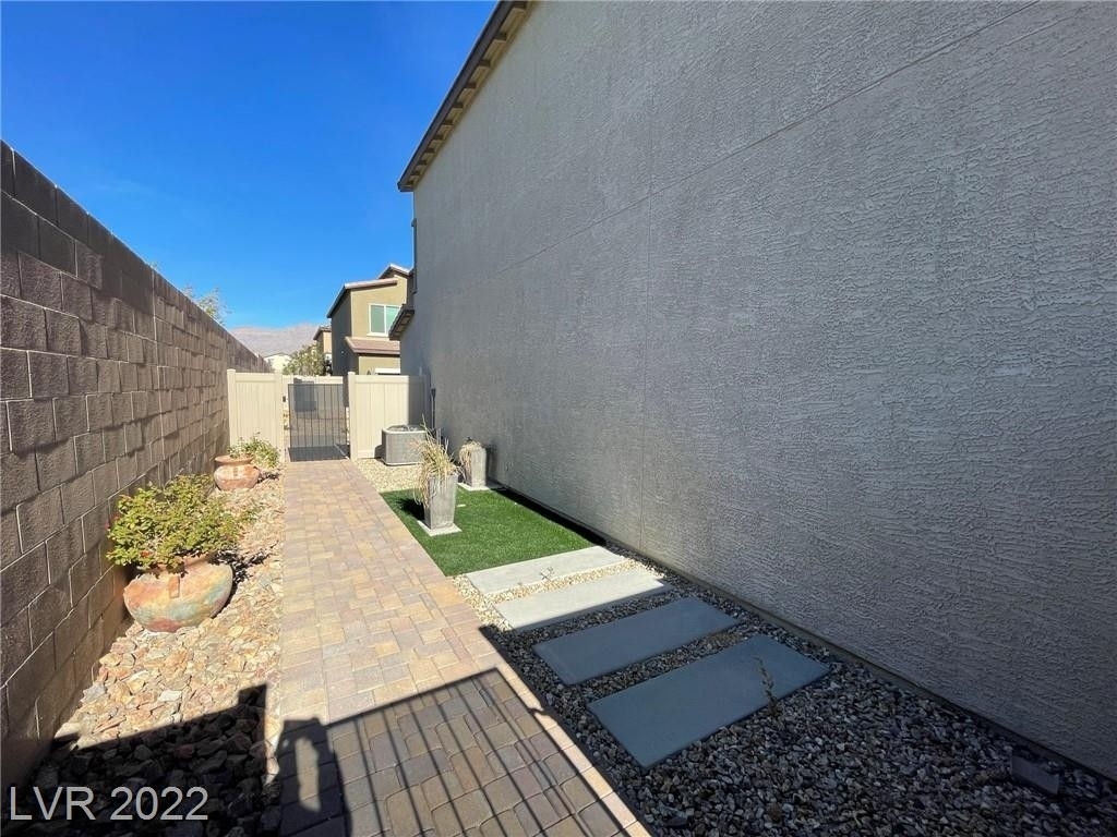 7233 Halo Falls Street - Photo 27