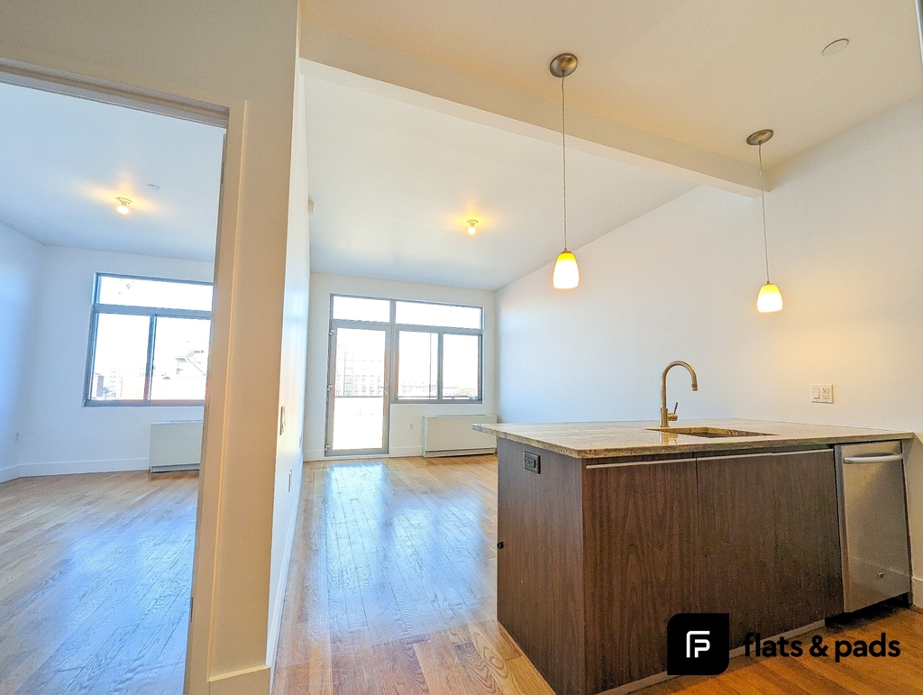 836 Bergen Street - Photo 3