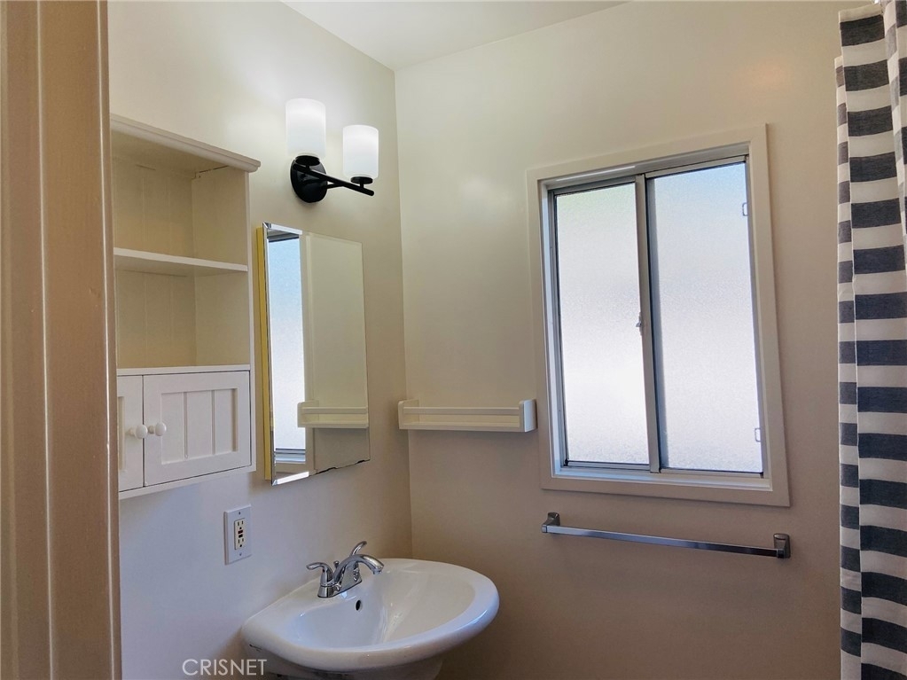 14307 Burbank Boulevard - Photo 10