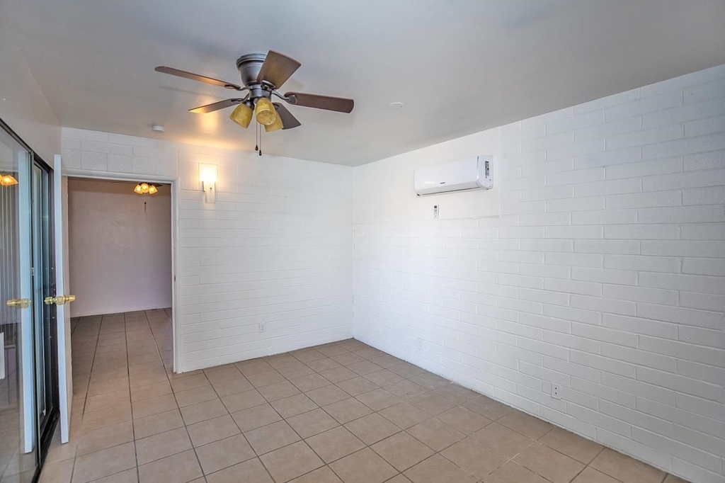 250 W Catalina Dr - Photo 1