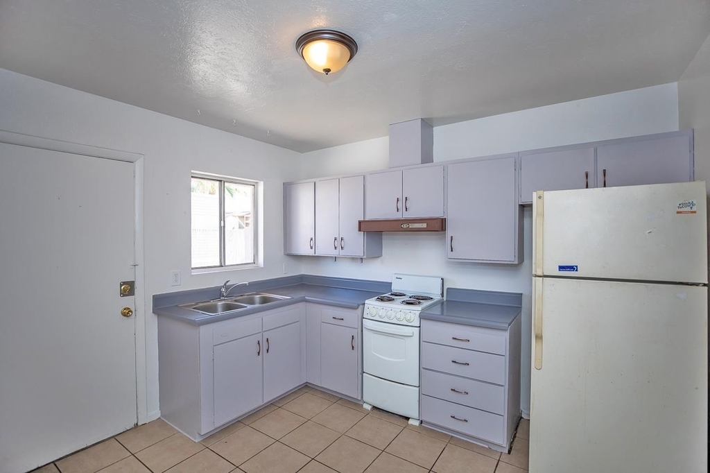 250 W Catalina Dr - Photo 6