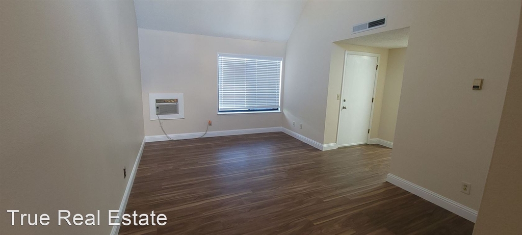 1040 B Baywood Dr - Photo 1