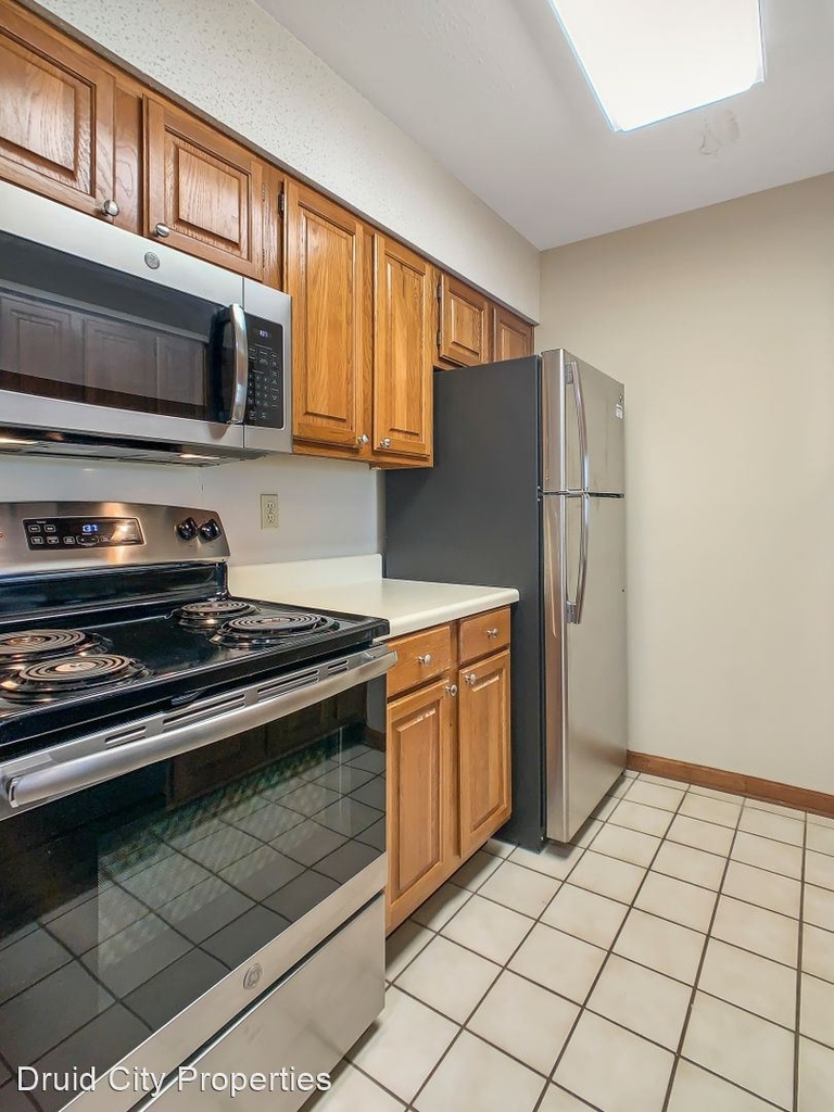 708 11th Street Unit 302 - Photo 4