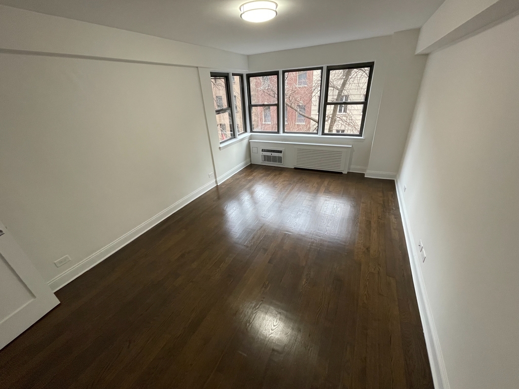 96 5th Avenue - Photo 2