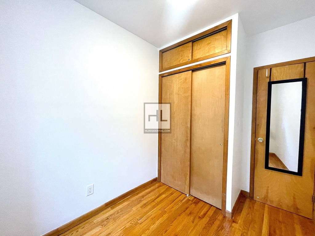 328 East 9 Street - Photo 4