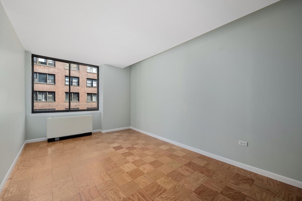 525 East 80th Street - Photo 9