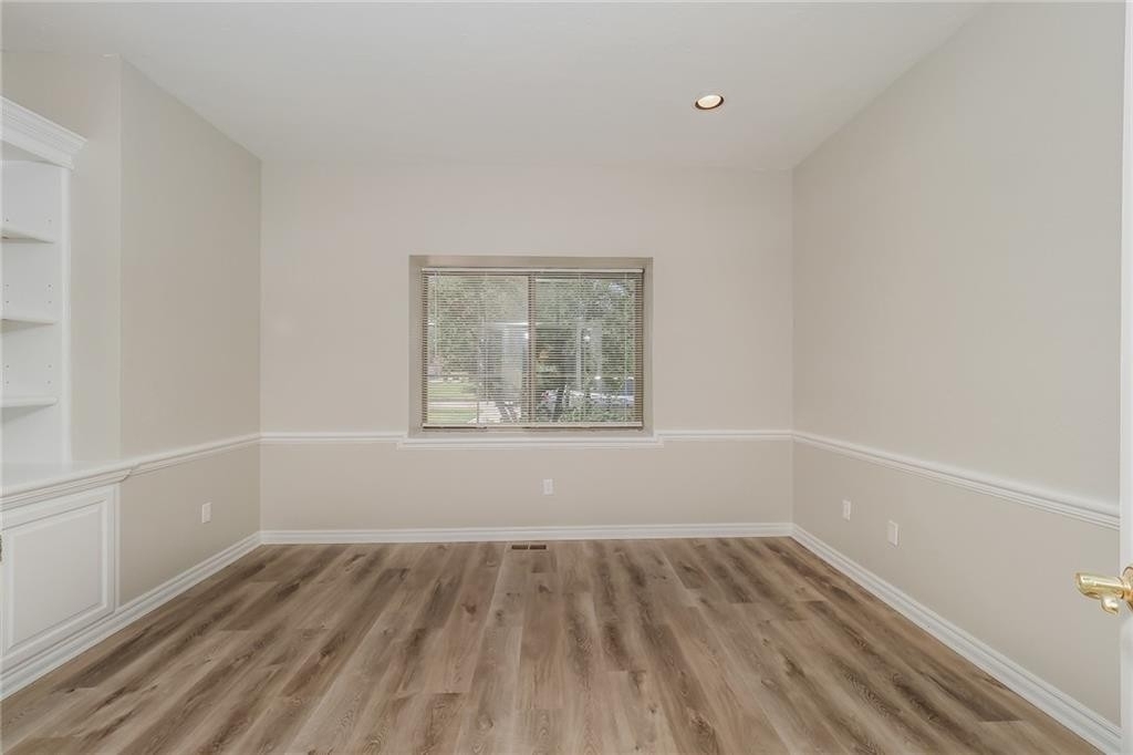 10404 Regent Street - Photo 10