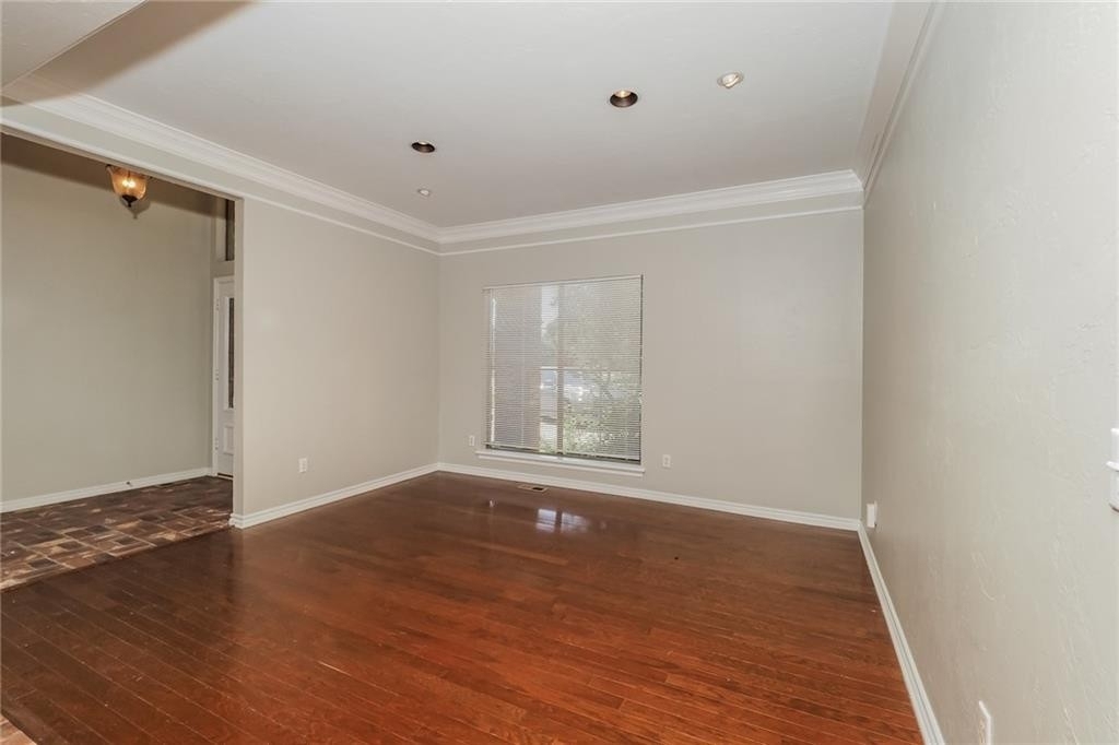 10404 Regent Street - Photo 3