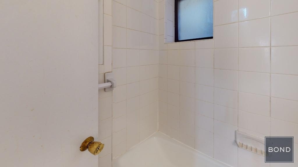 246 West 22nd Street - Photo 4