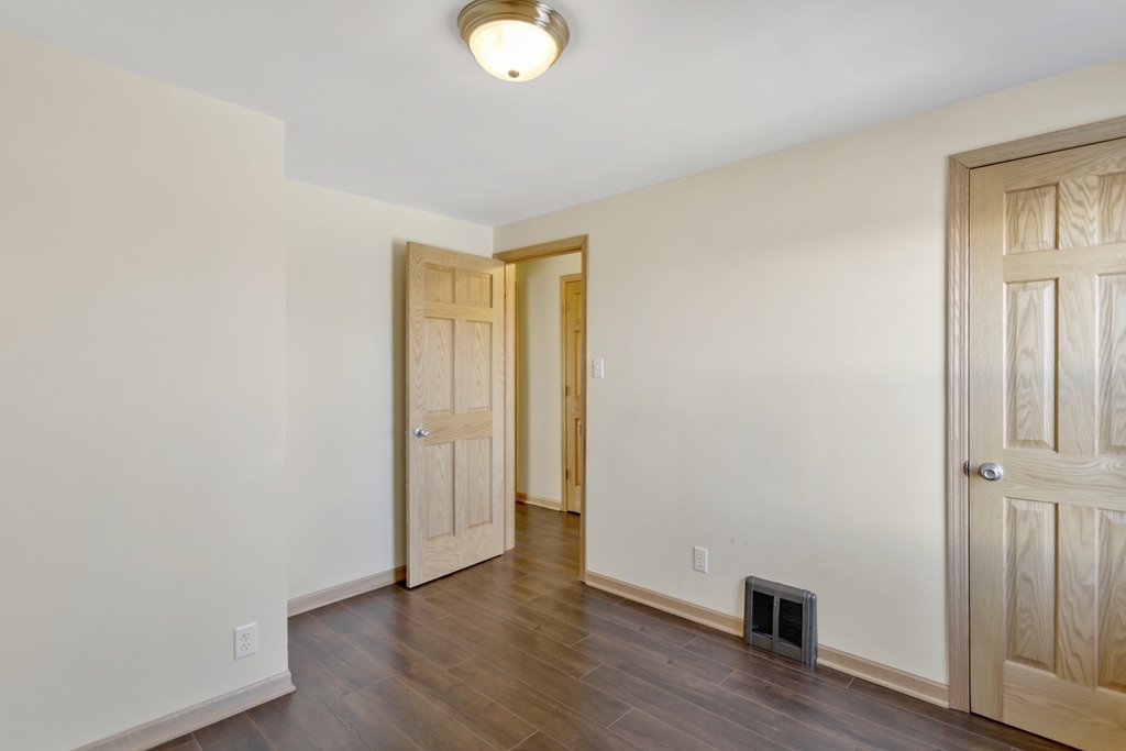 5156 W 63rd Place - Photo 13