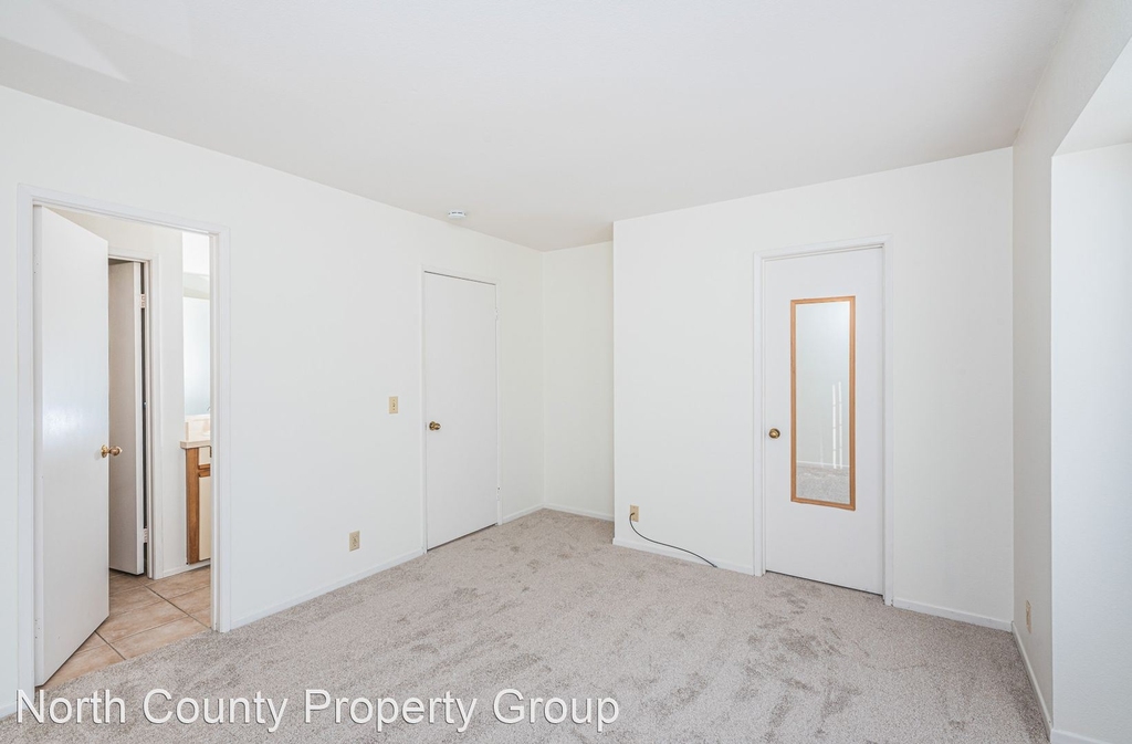 1047 Golden Rd - Photo 12