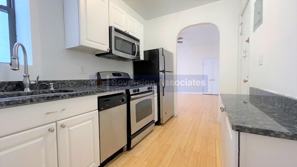 676 Riverside Drive - Photo 2