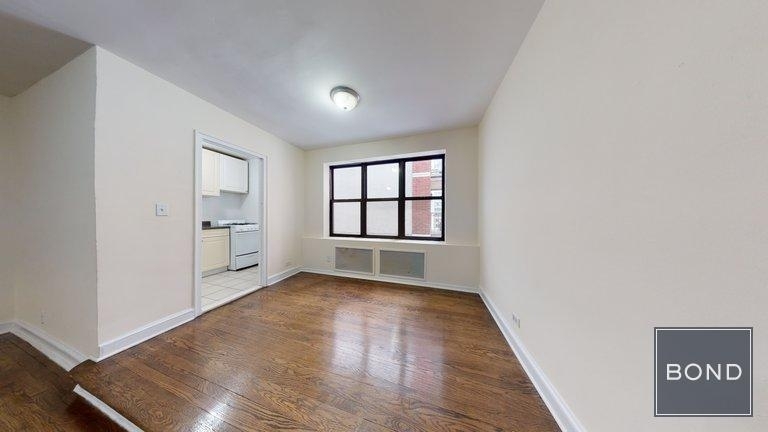 246 East 46th Street - Photo 4