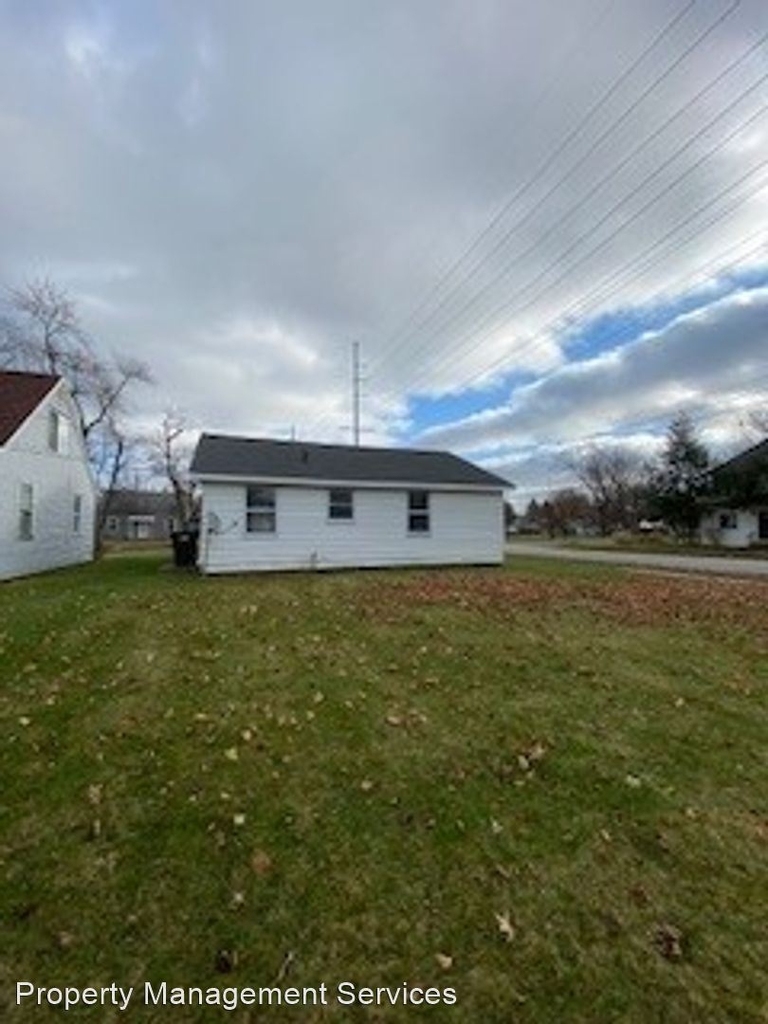 2051 Stevens Ave - Photo 3