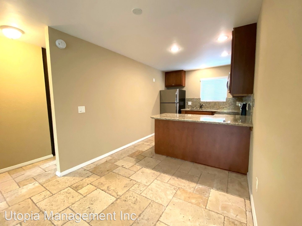 421 South Mollison Avenue - Photo 2