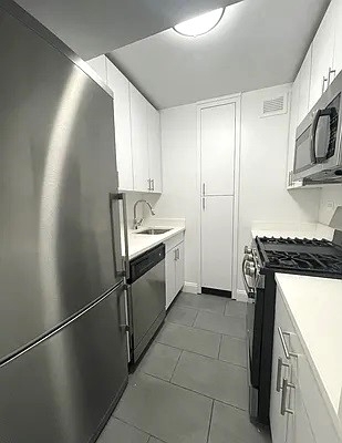 405 East 56th Street - Photo 2