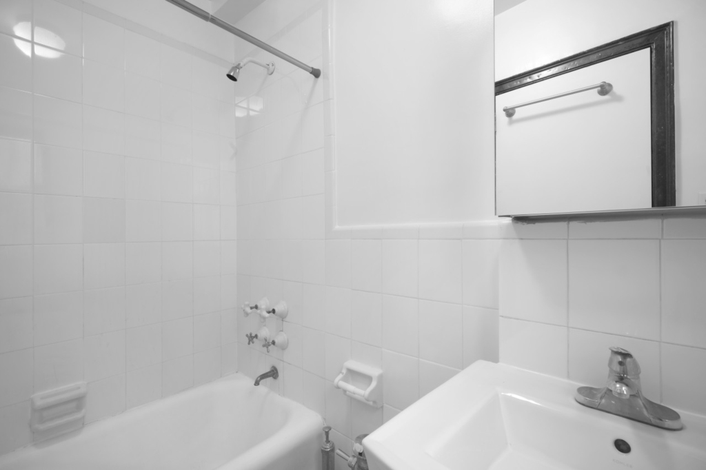 208 West 23rd Street - Photo 5