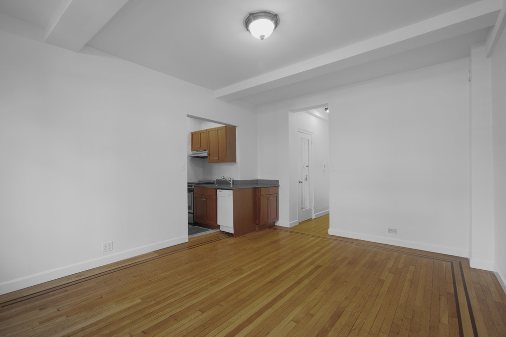 208 West 23rd Street - Photo 3