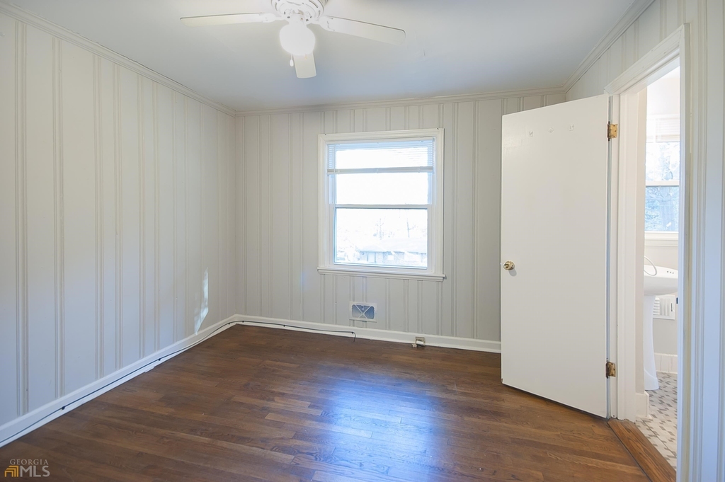 2470 Ridgefield Terrace - Photo 13