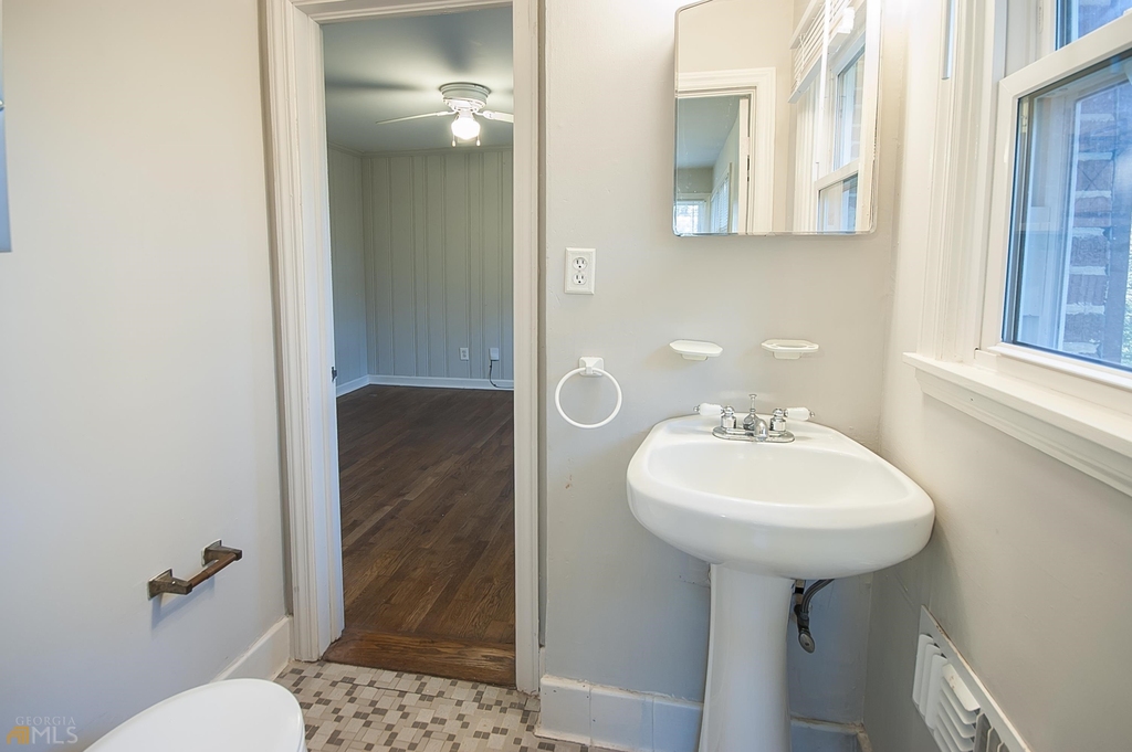 2470 Ridgefield Terrace - Photo 12