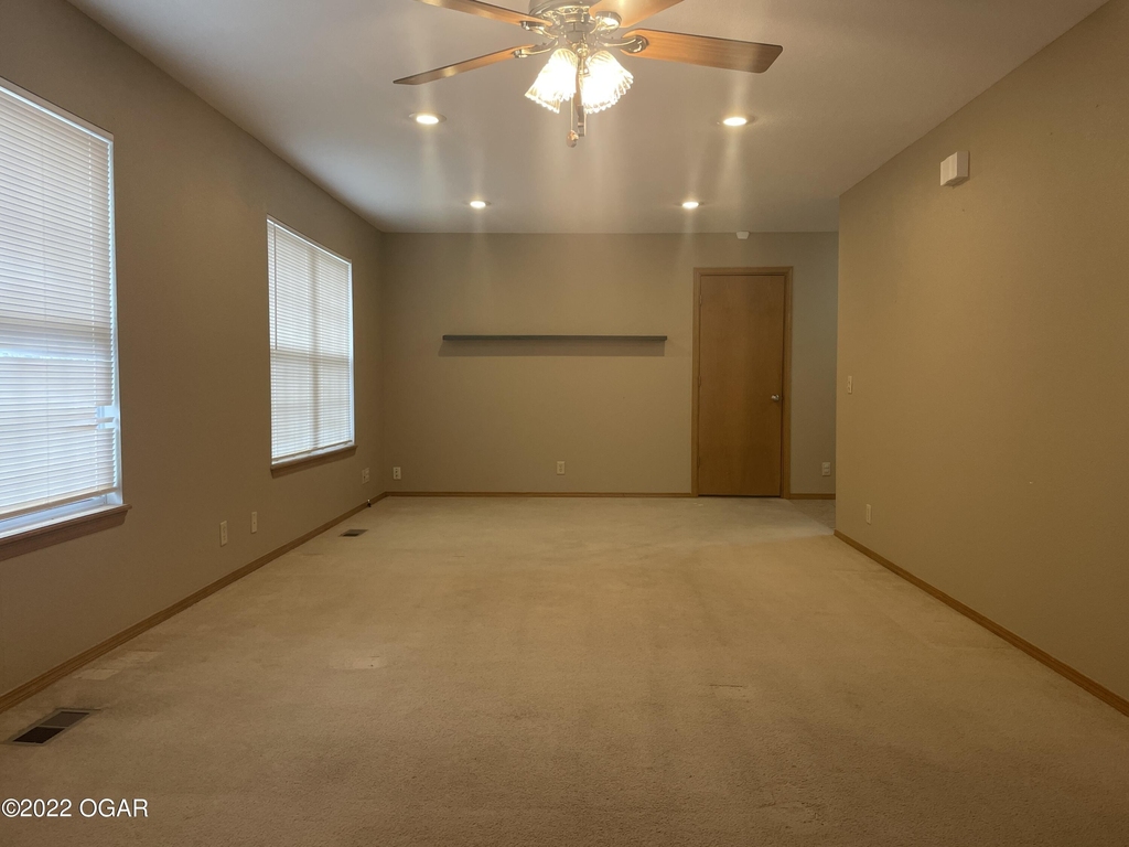 916 Briarview Drive - Photo 1
