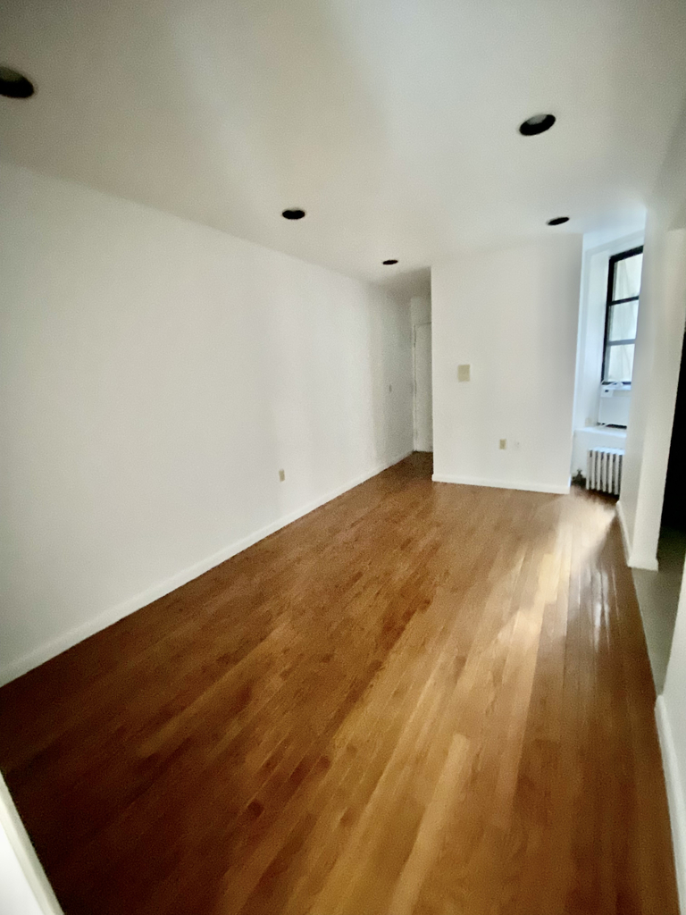 215 East 76th Street - Photo 4