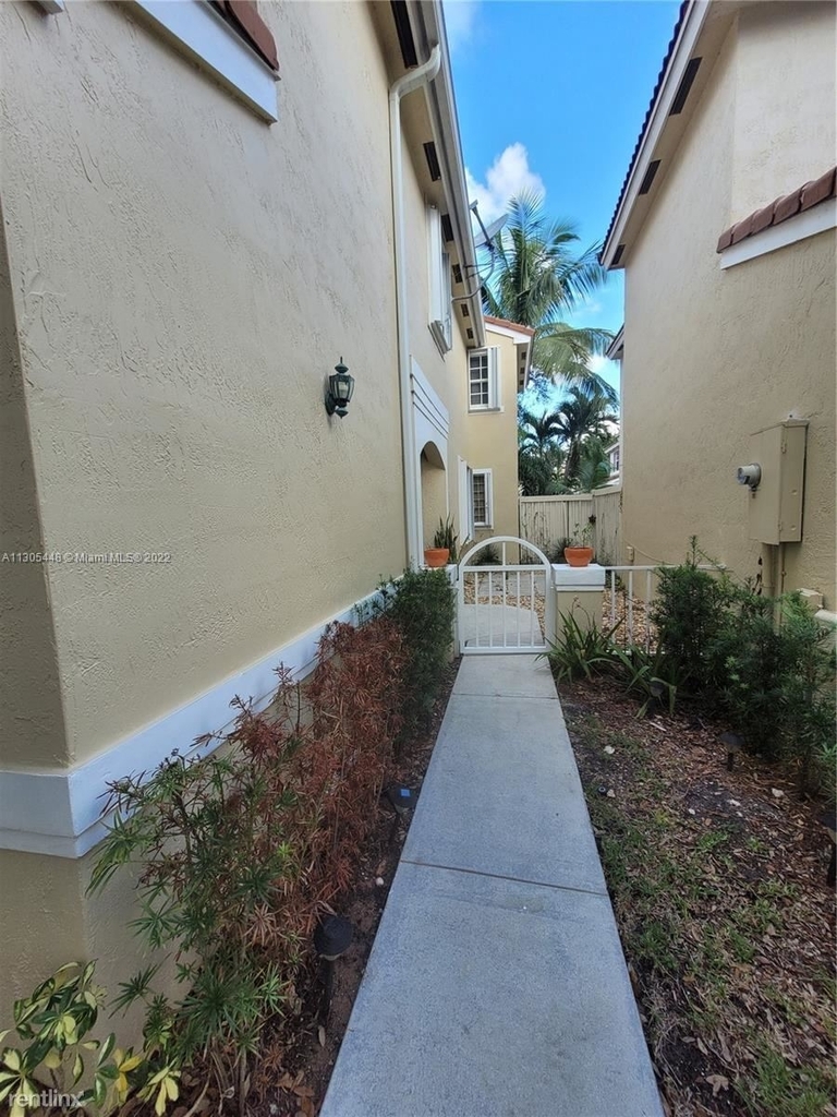 15039 Sw 51st St - Photo 1