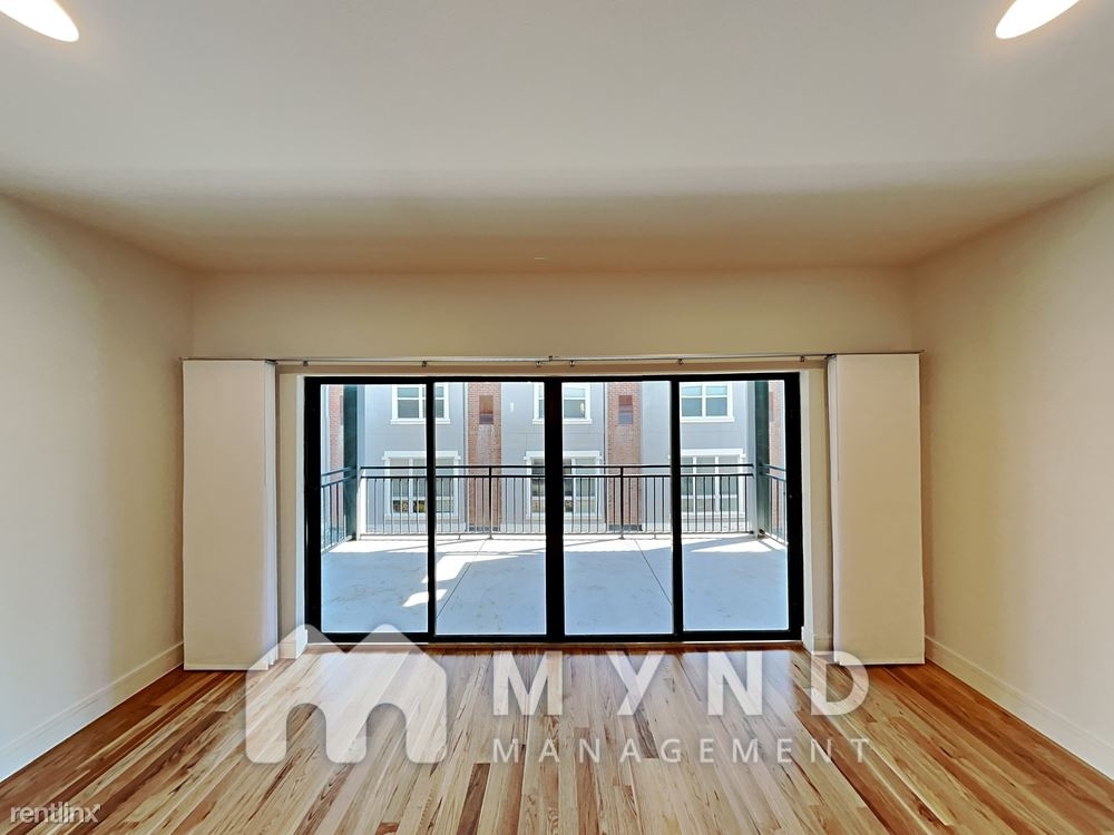 2127 Clark St Apt 104 - Photo 5