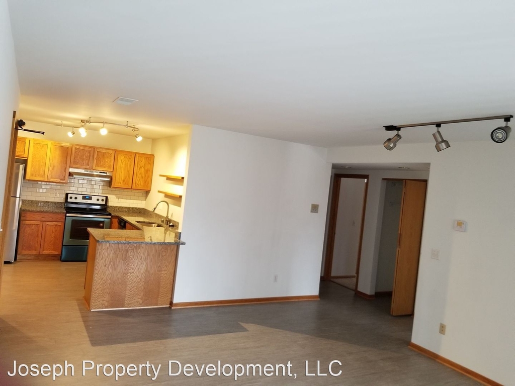 806 Riverwalk Drive - Photo 2