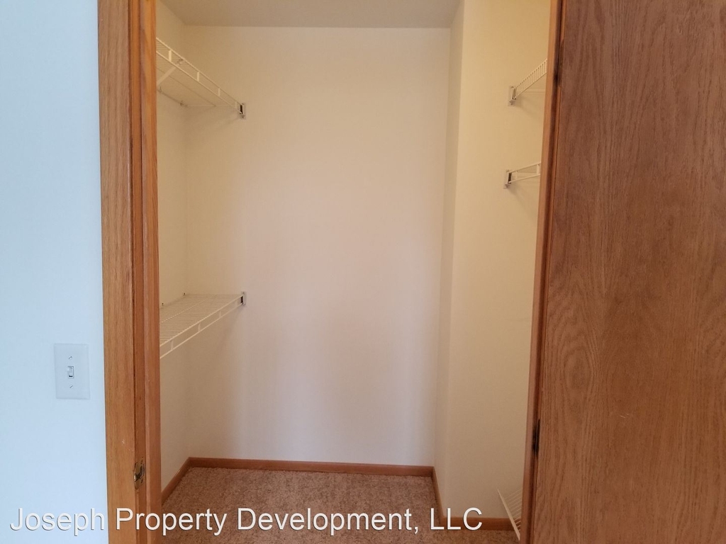 806 Riverwalk Drive - Photo 6