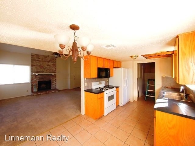 1101 Royal Crest Drive - Photo 4