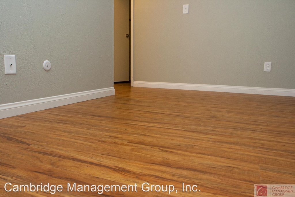 1371 E Lexington Ave - Photo 2