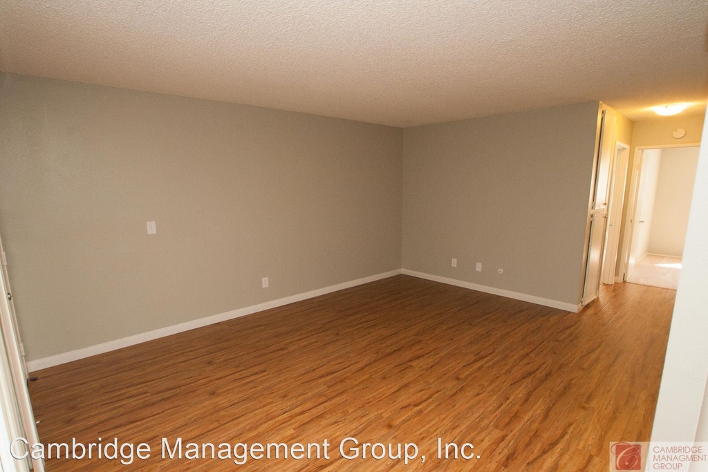 1371 E Lexington Ave - Photo 5