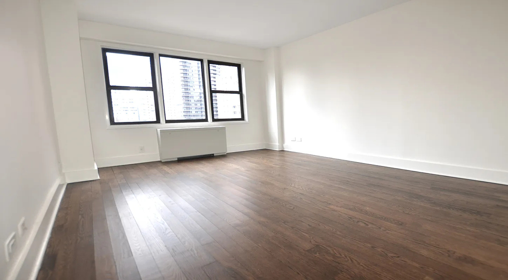 220 East 63rd Street - Photo 4