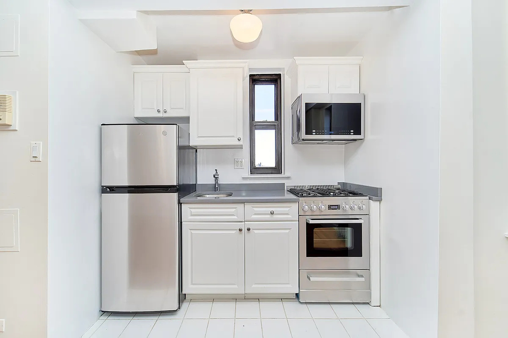 850 Amsterdam Avenue - Photo 4