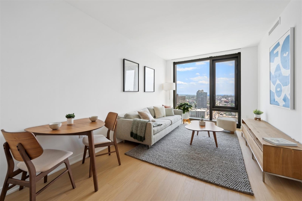 18 East 6th Avenue - Photo 2