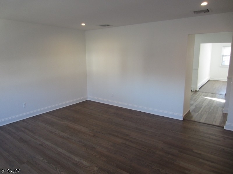 423 Leonhardt Dr 2nd Floor - Photo 2